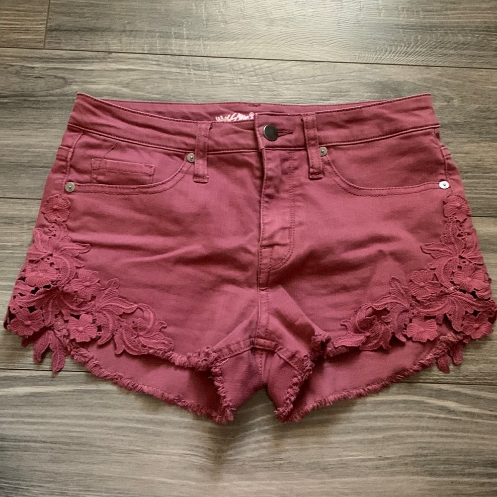Dark mauve lace detail short